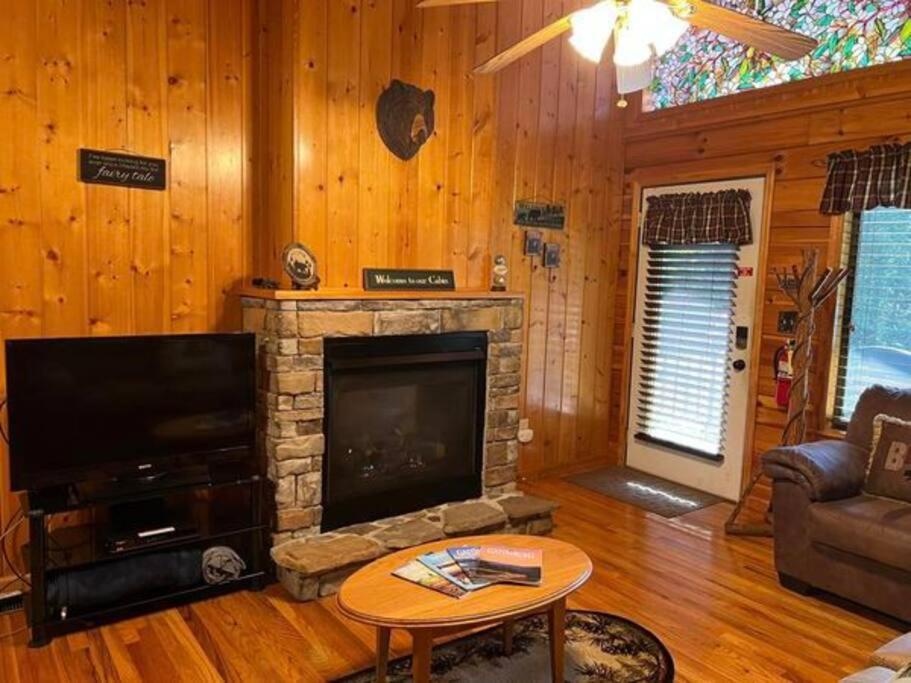 Beary Tale! Your Happily Ever After Starts Here! Holiday home Sevierville